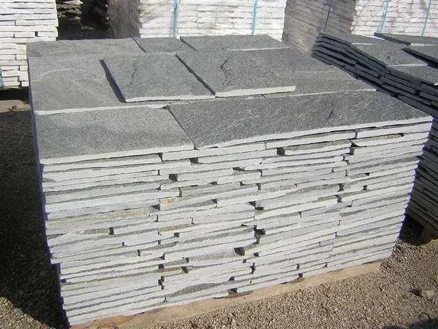 Rodopy řezaná/štípaná dlažba 30 cm, tl. 2,5-4,5 cm 