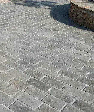 Rodopy formátovaná dlažba 20cm, tl. 3-5cm  