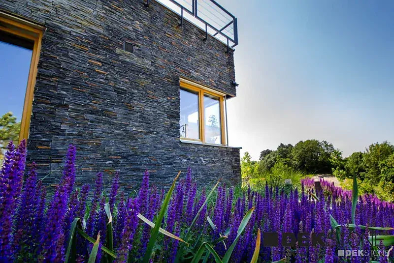 N3005 Black & Rusty Slate rohový díl - Hrubý (0,33 m2)