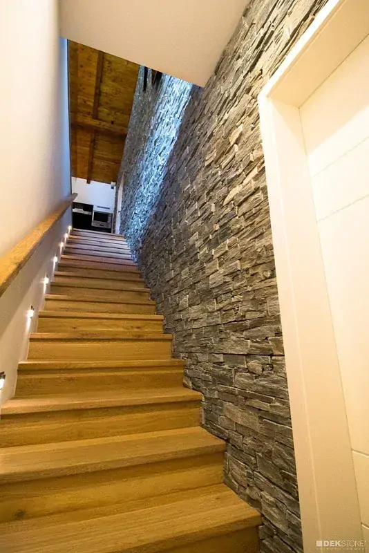 Q006 Quartzite Green rohový díl - Hrubý (0,33 m2)