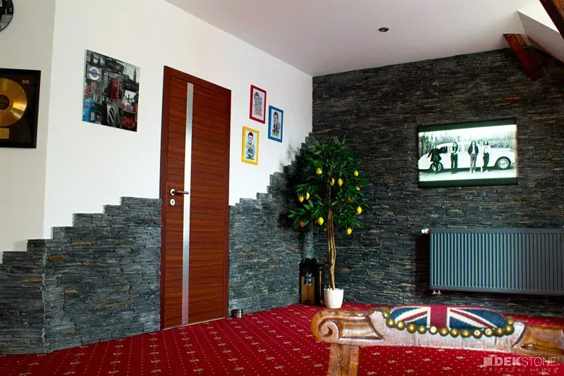 N3005 Black & Rusty Slate rohový díl - Hrubý (0,33 m2)